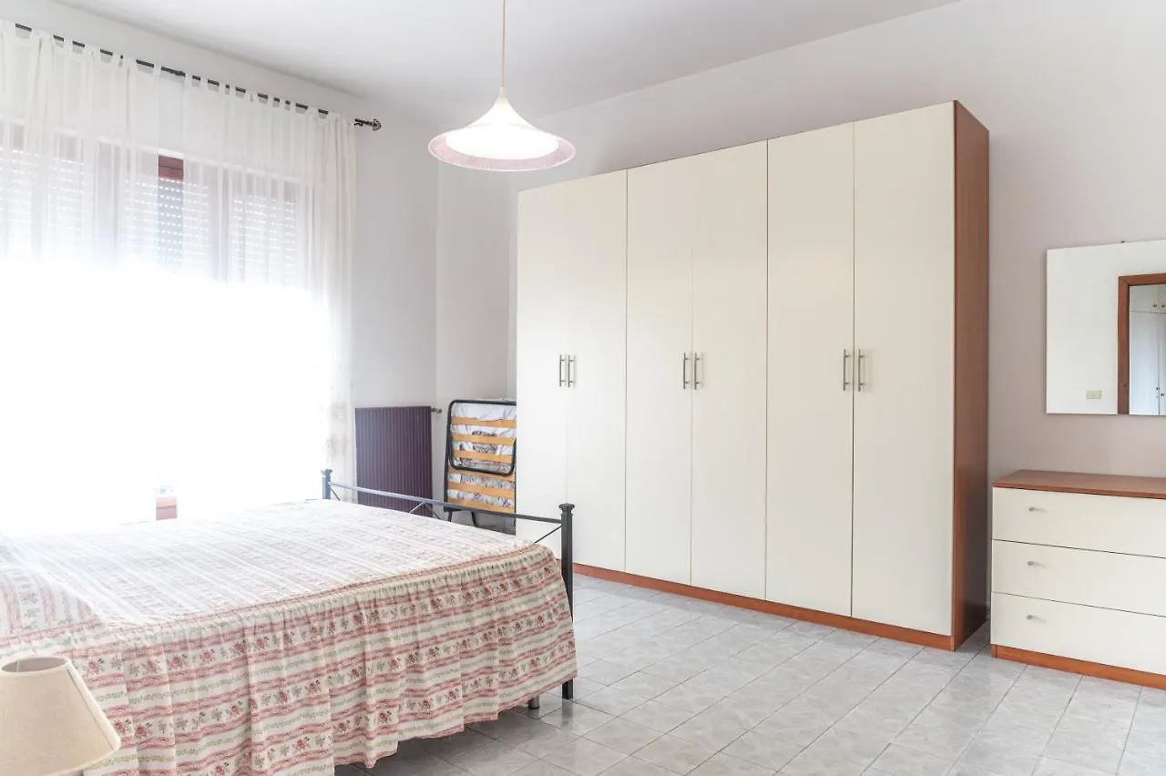 Holiday Home Il Pontile In Marina Di Massa, Apartments With Private Outdoor Area, Just 400 Meters From The Sea