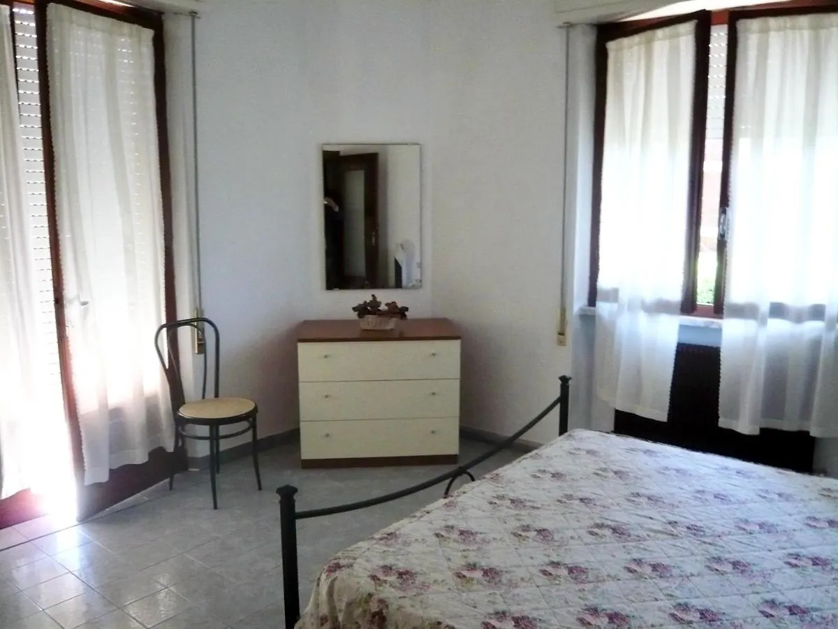 Holiday Home Il Pontile In Marina Di Massa, Apartments With Private Outdoor Area, Just 400 Meters From The Sea מלון דירות
