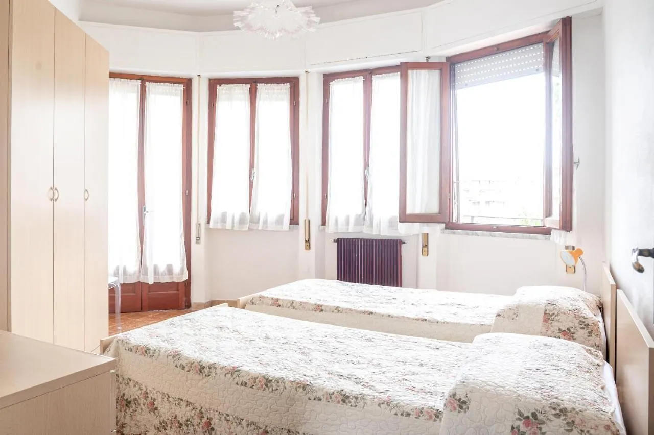 Holiday Home Il Pontile In Marina Di Massa, Apartments With Private Outdoor Area, Just 400 Meters From The Sea 0*,  איטליה
